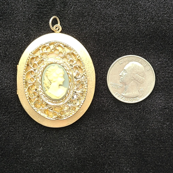 Vintage cameo locket - Picture 5 of 5